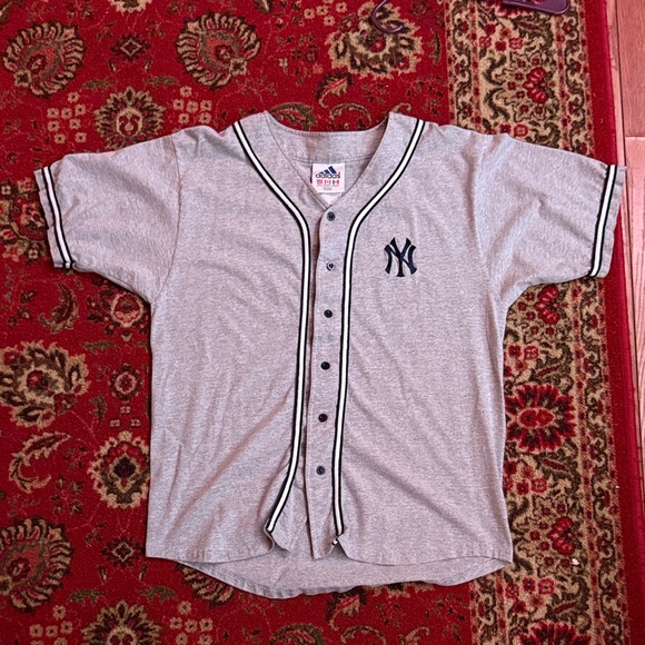 Vintage New York Yankees Adidas Pinstripe Button Up Tee Men's Small - Picture 1 of 2